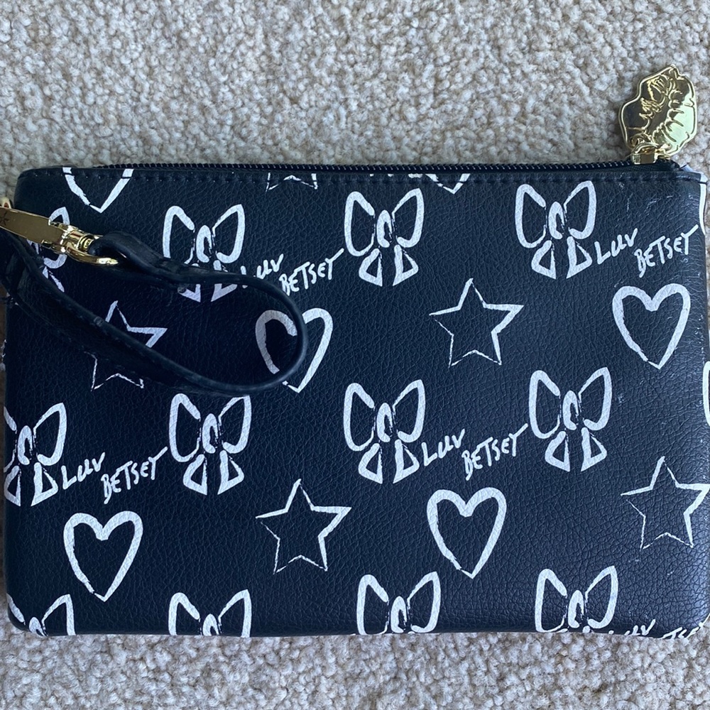 NWOT Betsey Johnson Wristlet